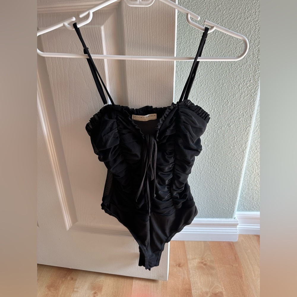 Black tie-front runched bodysuit, small